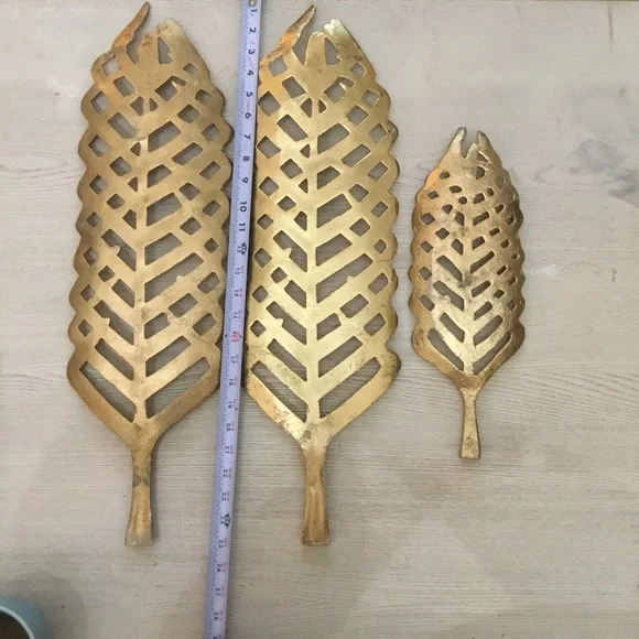 Set Of 3 Gold Tone Metal Leaf Trays - Picture 3 of 4